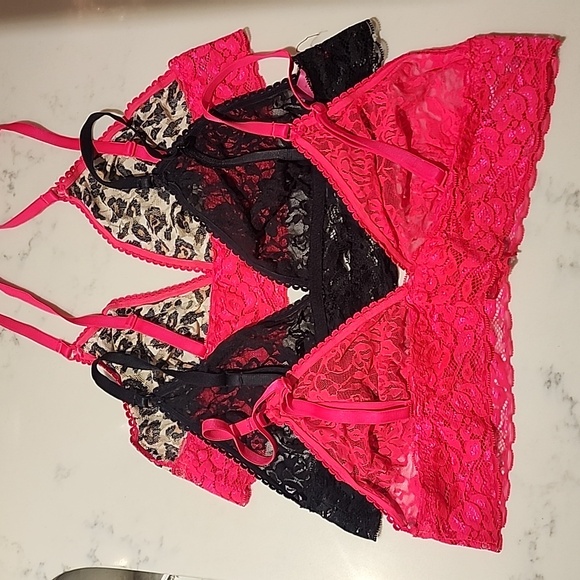 ✨️3 Listings/$20 - 3 pairs of Material Girl Lace bralettes. Size 38 - Picture 3 of 6